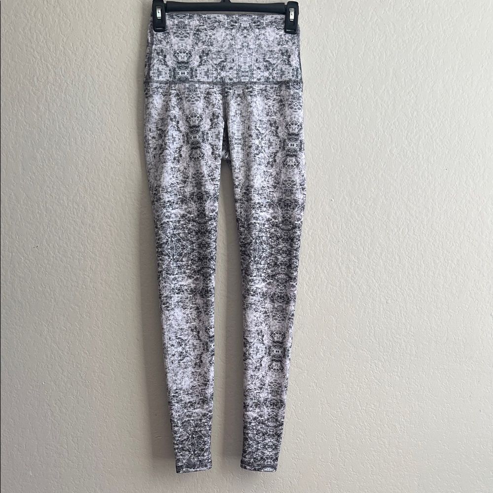 NWOT MIKA Body Wear Abstract Leggings in Size S/M - Picture 1 of 11